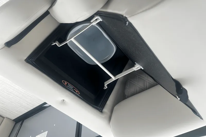 Slide: The Image of Harris 250 Sunliner 2025 - 18