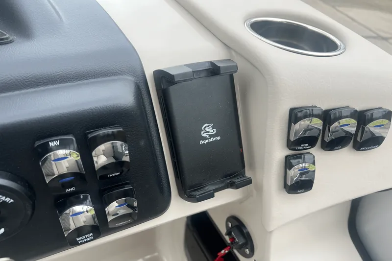 Slide: The Image of Harris 250 Sunliner 2025 - 23