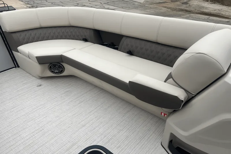 Slide: The Image of Harris 250 Sunliner 2025 - 28