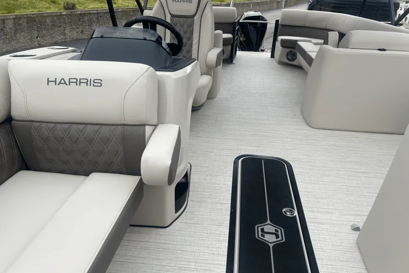 Slide: The Image of Harris 250 Sunliner 2025 - 29