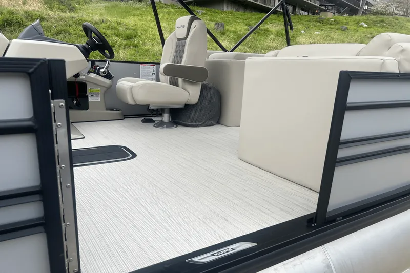 Slide: The Image of Harris 250 Sunliner 2025 - 7