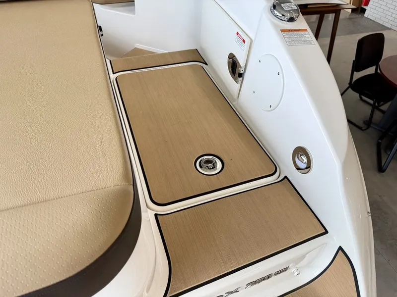 Slide: The Image of Sea Ray SDX 250 Surf 2025 - 10