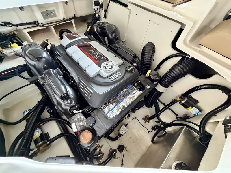 Slide: The Image of Sea Ray SDX 250 Surf 2025 - 43