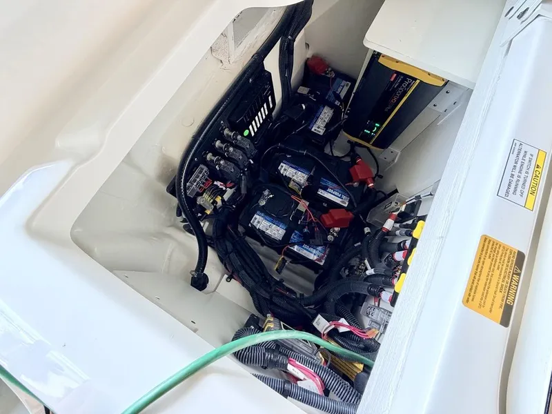 Slide: The Image of Sea Ray SDX 250 Surf 2025 - 45