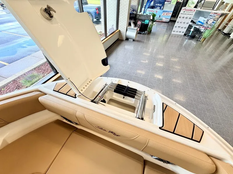 Slide: The Image of Sea Ray SDX 250 Surf 2025 - 42