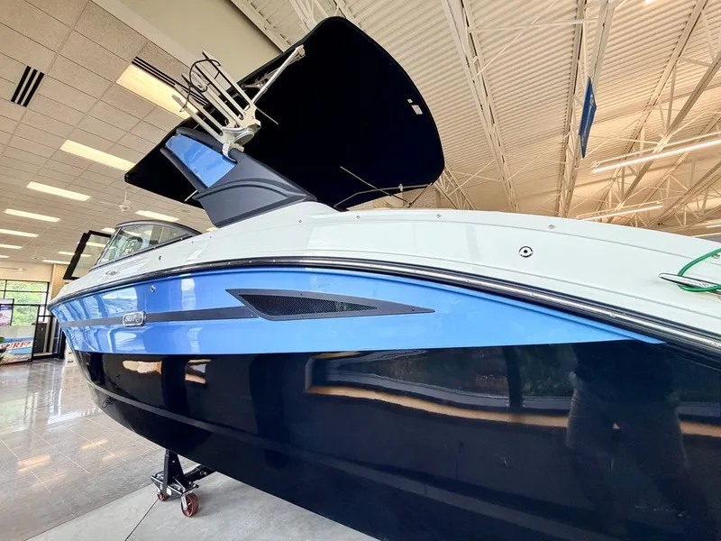 Slide: The Image of Sea Ray SDX 250 Surf 2025 - 5