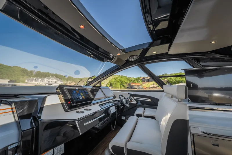 Slide: The Image of Cruisers 50 GLS 2025 - 29