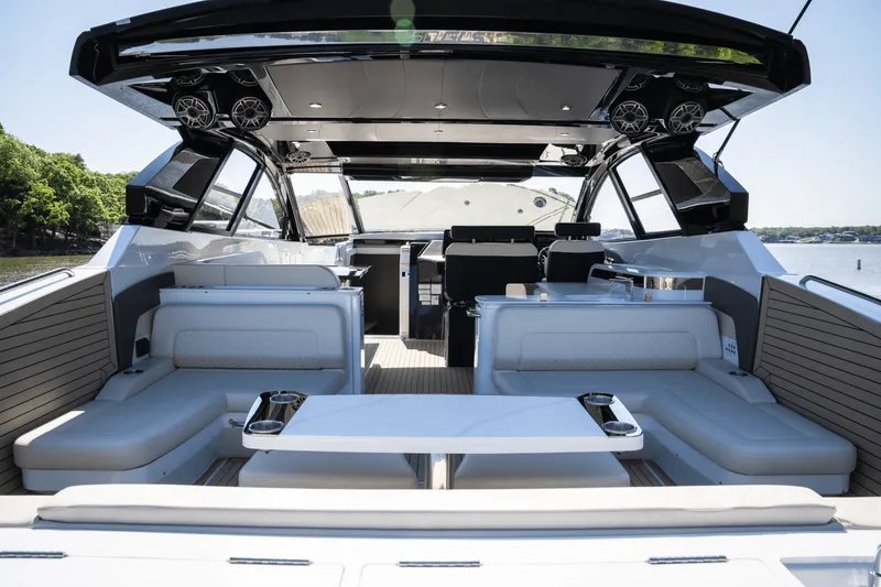 Slide: The Image of Cruisers 50 GLS Outboard 2025 - 18