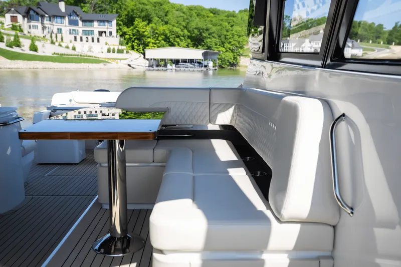 Slide: The Image of Cruisers 50 GLS Outboard 2025 - 19