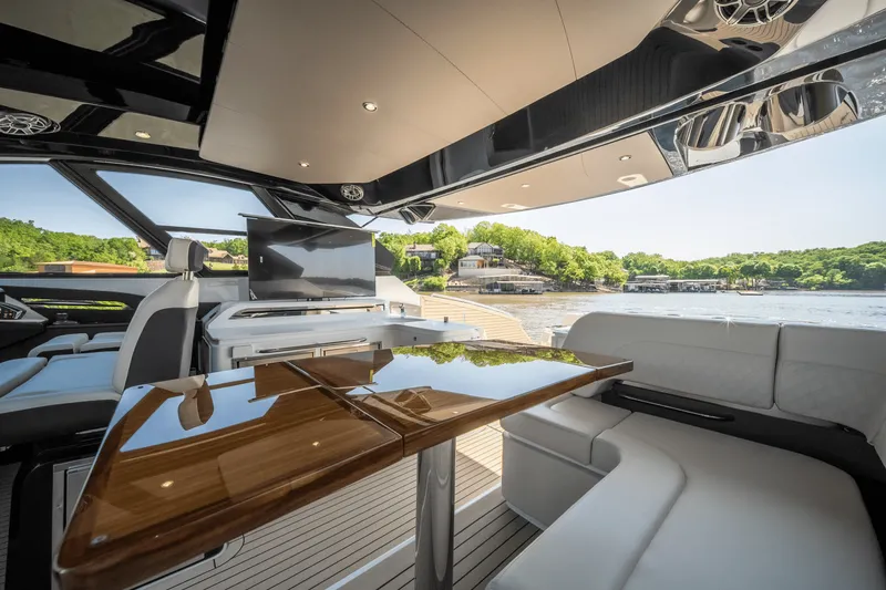 Slide: The Image of Cruisers 50 GLS Outboard 2025 - 20