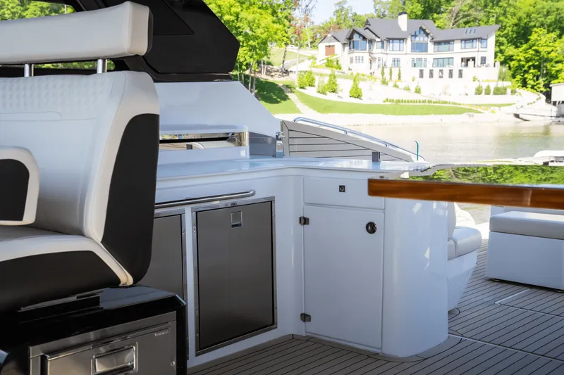 Slide: The Image of Cruisers 50 GLS Outboard 2025 - 23