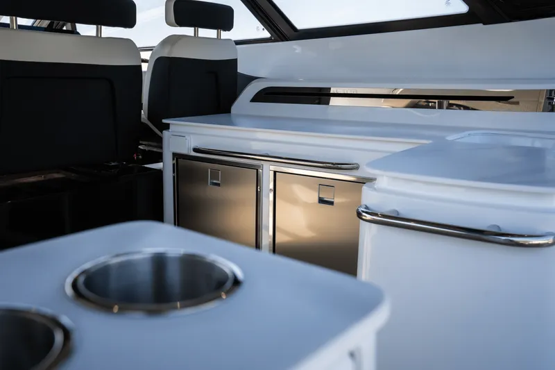 Slide: The Image of Cruisers 50 GLS Outboard 2025 - 24