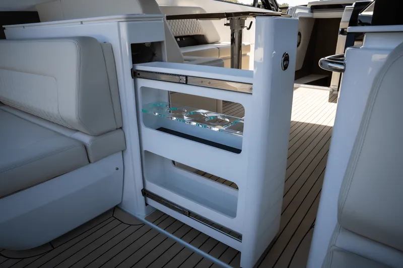 Slide: The Image of Cruisers 50 GLS Outboard 2025 - 25