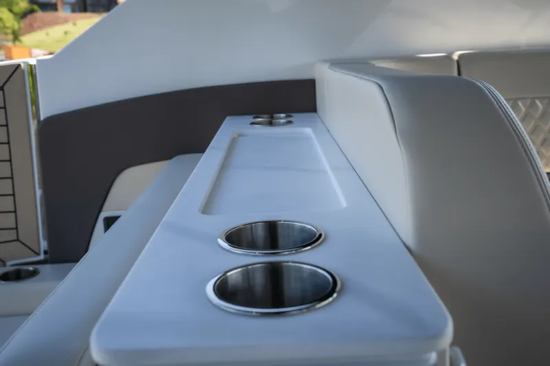 Slide: The Image of Cruisers 50 GLS Outboard 2025 - 28