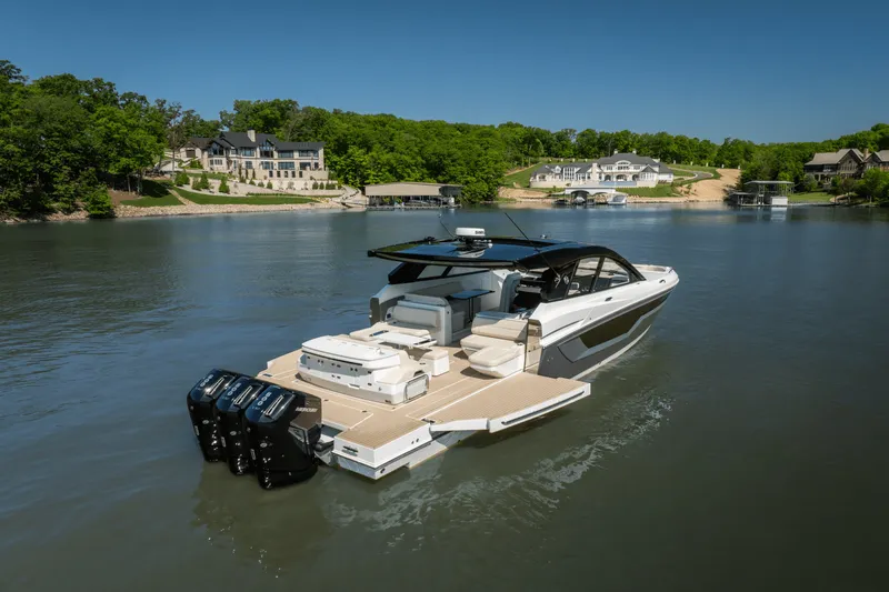 Slide: The Image of Cruisers 50 GLS Outboard 2025 - 3