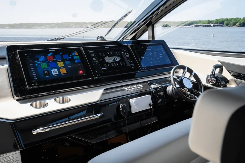 Slide: The Image of Cruisers 50 GLS Outboard 2025 - 31