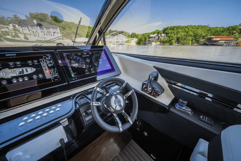 Slide: The Image of Cruisers 50 GLS Outboard 2025 - 34