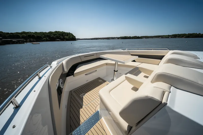 Slide: The Image of Cruisers 50 GLS Outboard 2025 - 41