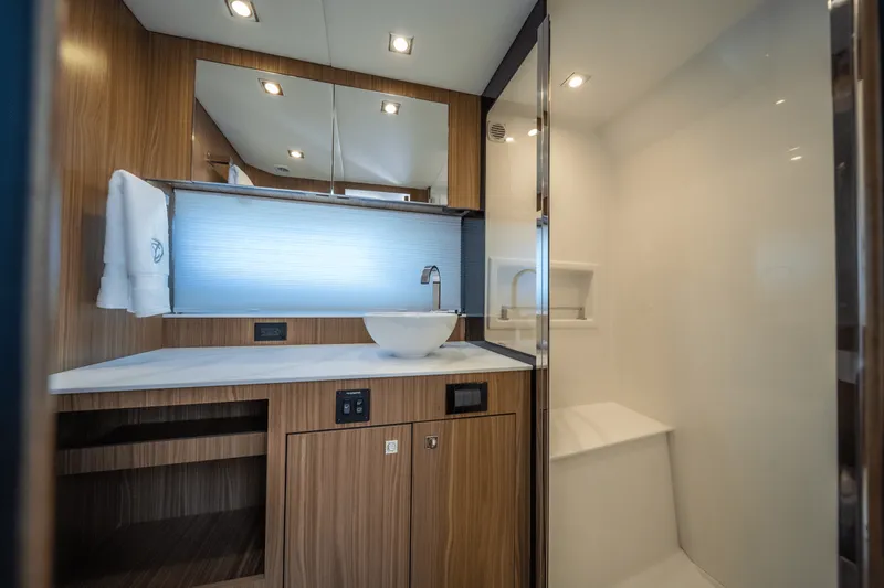 Slide: The Image of Cruisers 50 GLS Outboard 2025 - 48