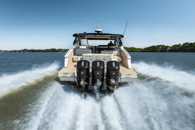 Slide: The Image of Cruisers 50 GLS Outboard 2025 - 9