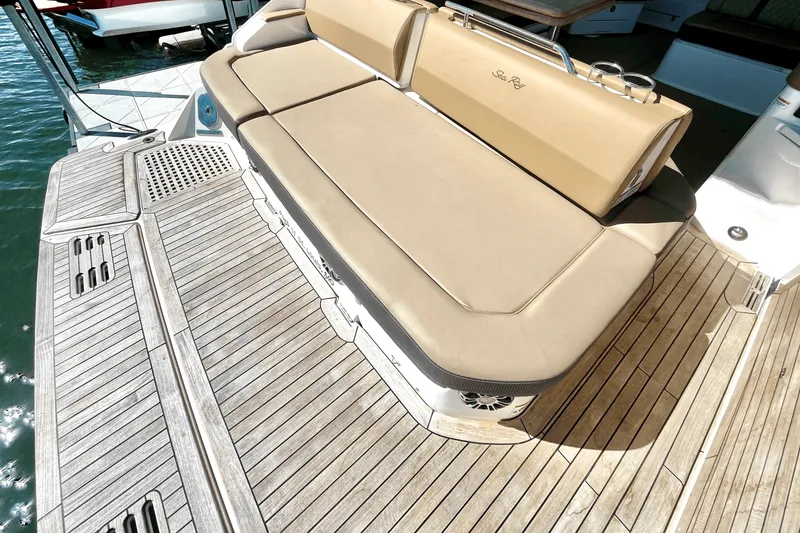 Slide: The Image of Sea Ray 400 SLX 2019 - 10