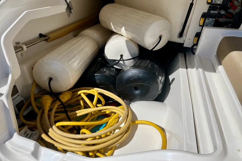 Slide: The Image of Sea Ray 400 SLX 2019 - 14