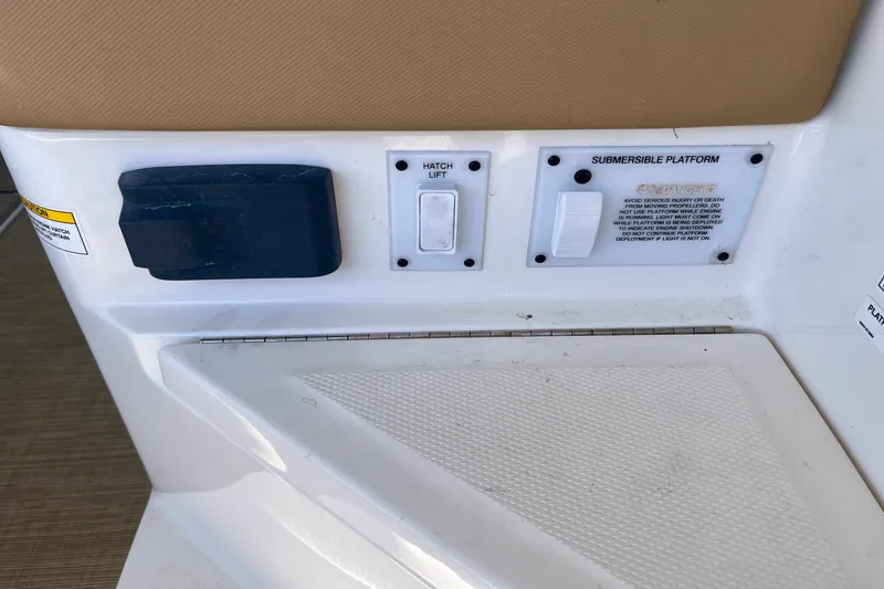 Slide: The Image of Sea Ray 400 SLX 2019 - 16