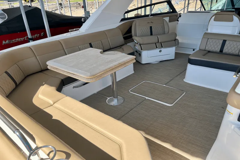 Slide: The Image of Sea Ray 400 SLX 2019 - 17