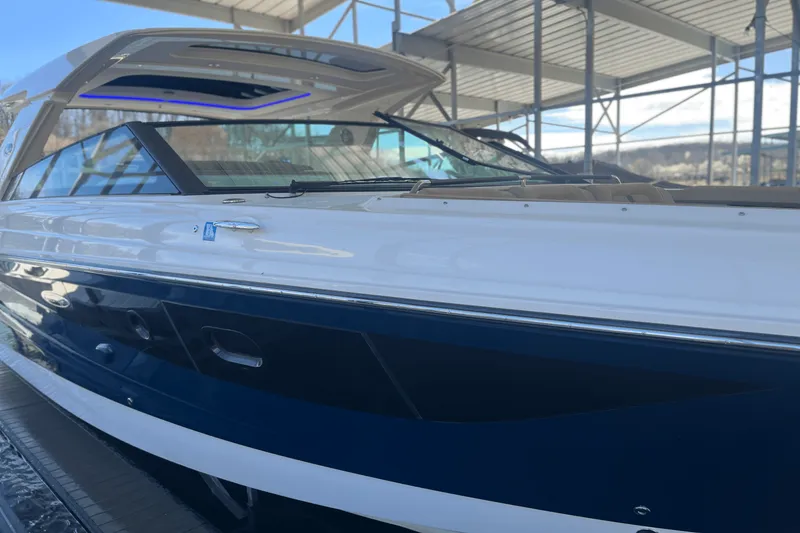 Slide: The Image of Sea Ray 400 SLX 2019 - 2