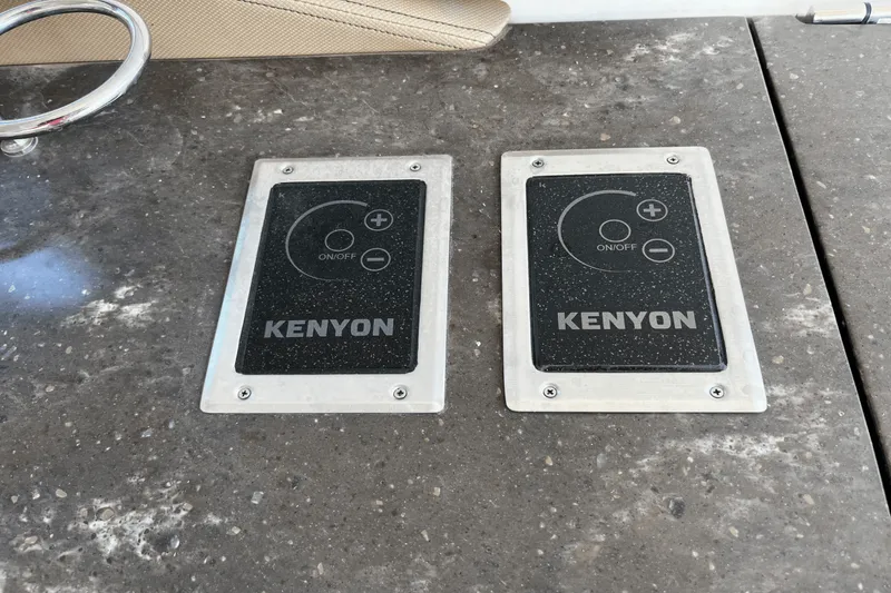 Slide: The Image of Sea Ray 400 SLX 2019 - 20