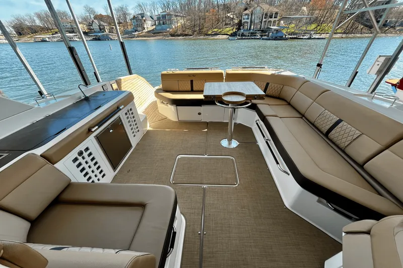 Slide: The Image of Sea Ray 400 SLX 2019 - 23