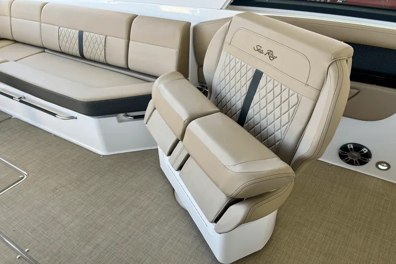 Slide: The Image of Sea Ray 400 SLX 2019 - 24