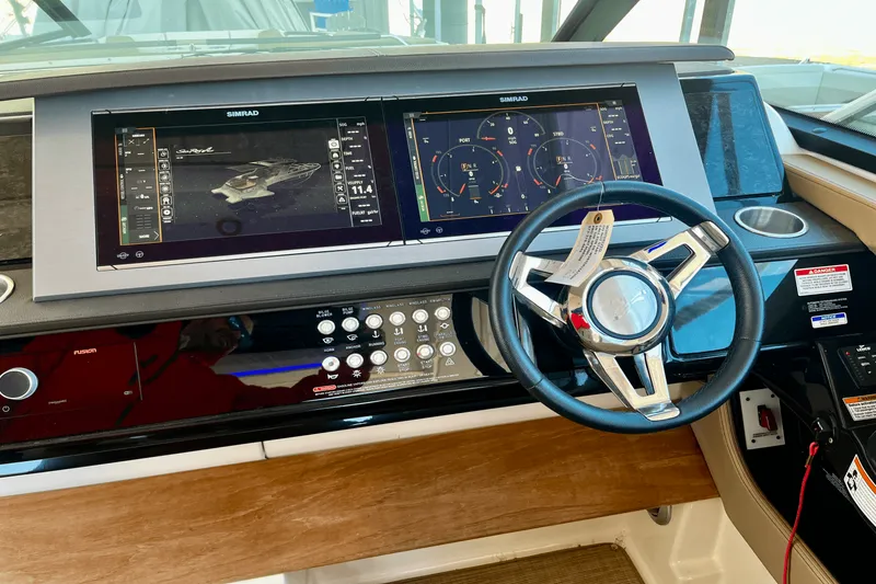 Slide: The Image of Sea Ray 400 SLX 2019 - 28