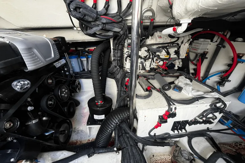 Slide: The Image of Sea Ray 400 SLX 2019 - 32