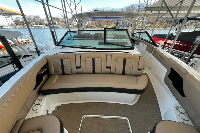 Slide: The Image of Sea Ray 400 SLX 2019 - 38