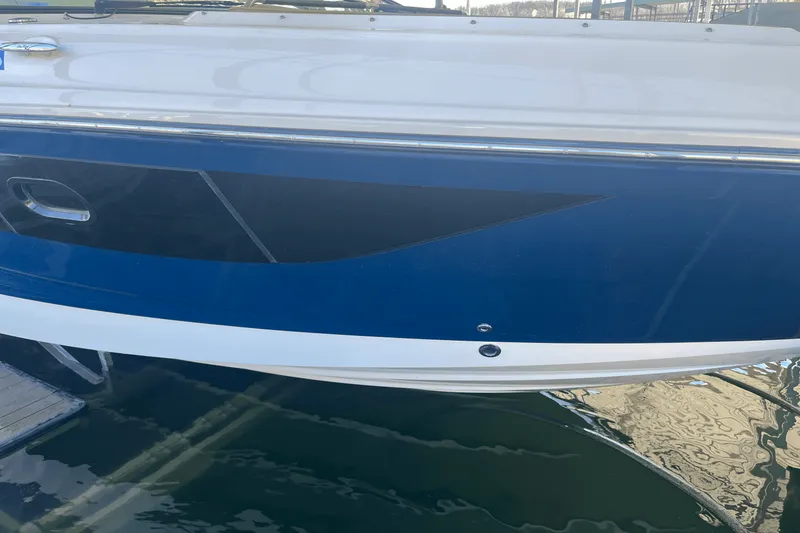 Slide: The Image of Sea Ray 400 SLX 2019 - 4