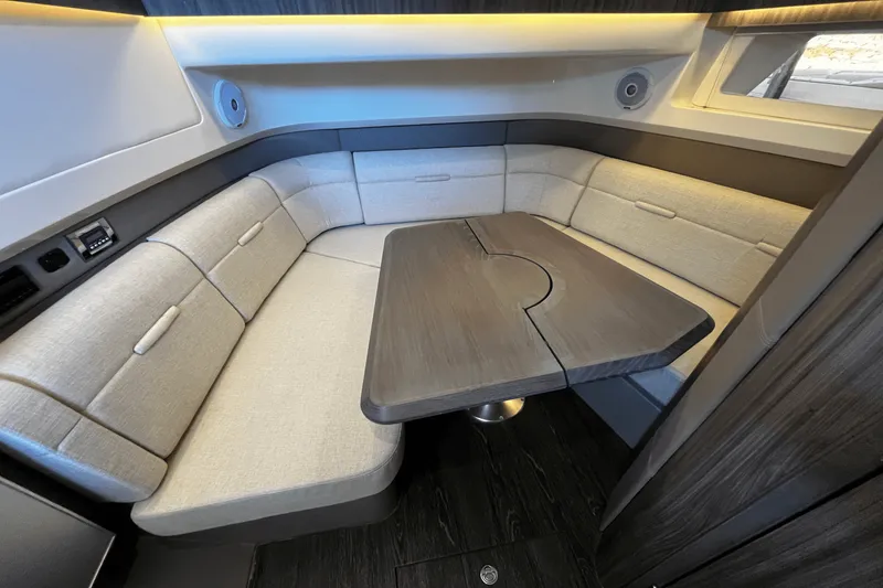 Slide: The Image of Sea Ray 400 SLX 2019 - 42