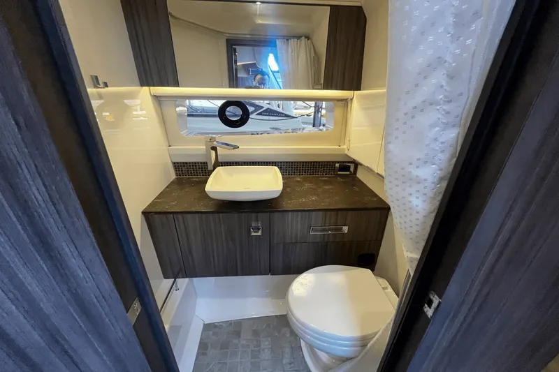 Slide: The Image of Sea Ray 400 SLX 2019 - 43