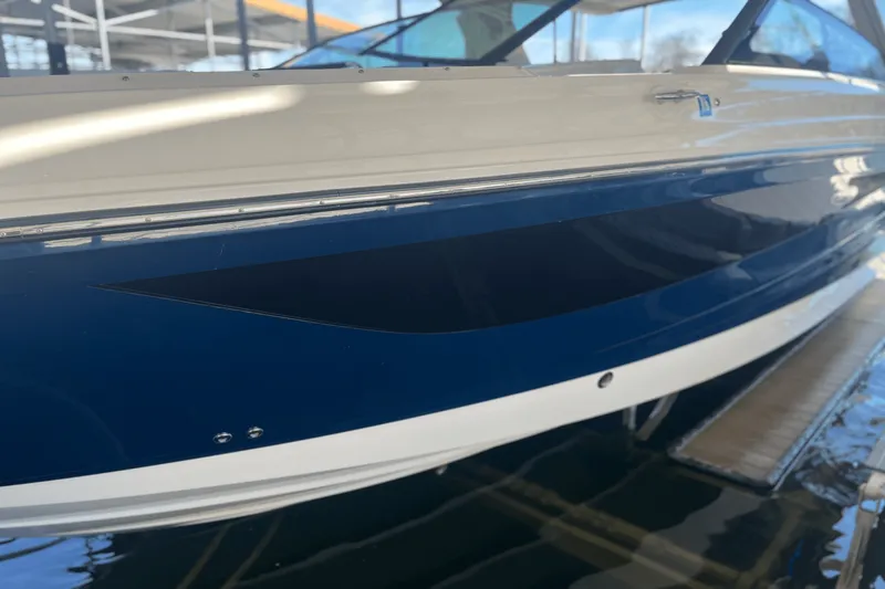 Slide: The Image of Sea Ray 400 SLX 2019 - 5