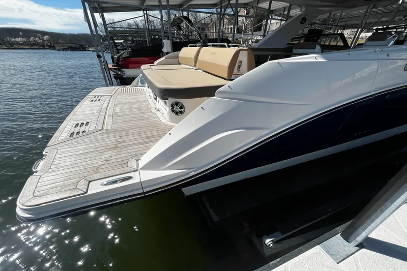 Slide: The Image of Sea Ray 400 SLX 2019 - 6