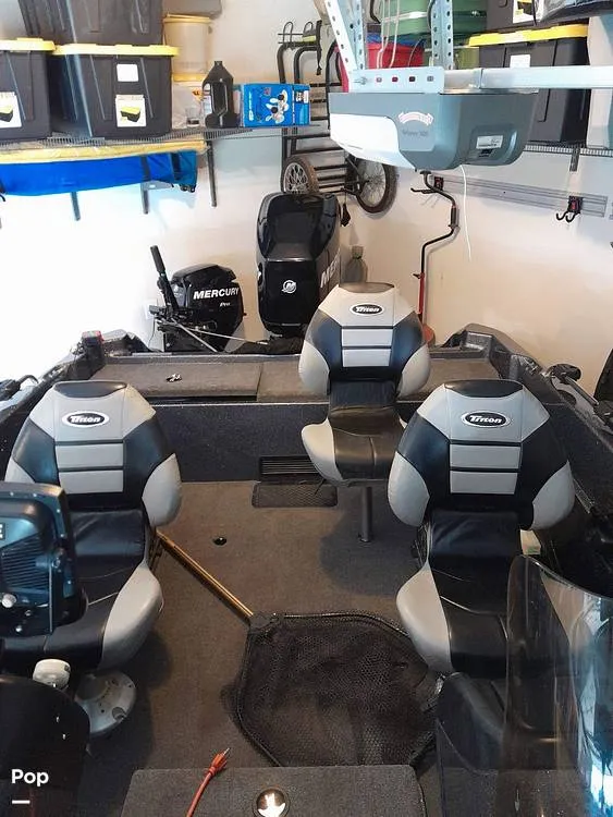 Slide: The Image of Triton 177 Explorer 2010 - 12627907