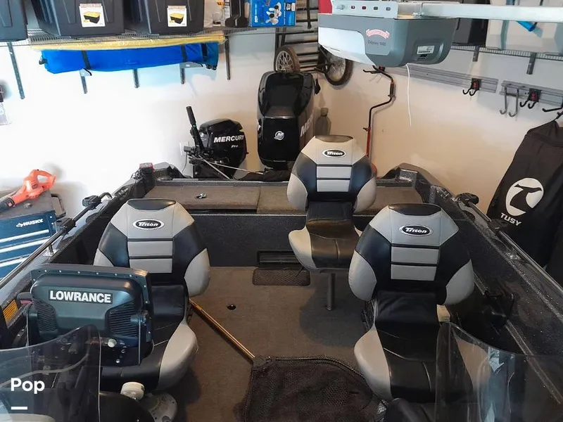 Slide: The Image of Triton 177 Explorer 2010 - 12627908