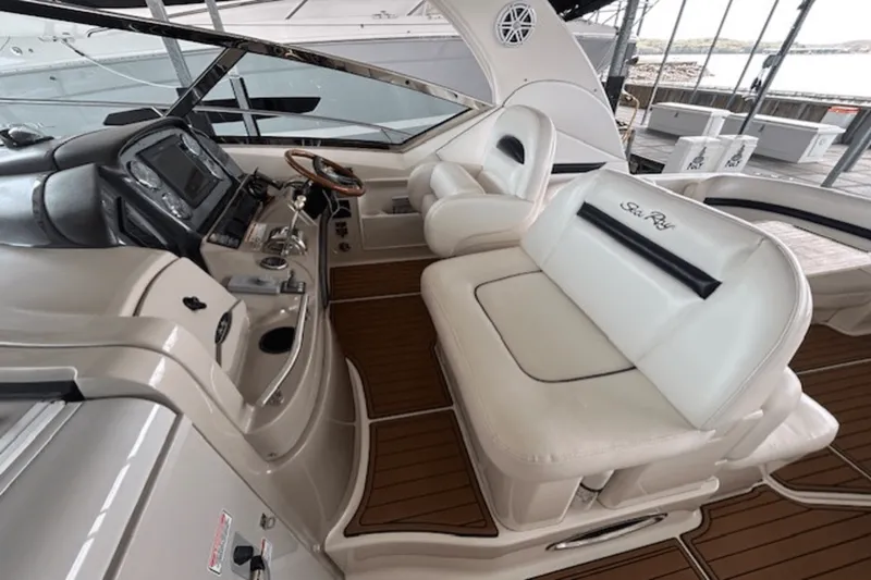 Slide: The Image of Sea Ray 38 Sundancer 2006 - 10