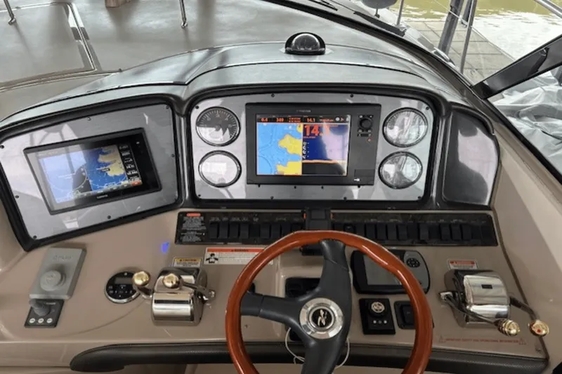 Slide: The Image of Sea Ray 38 Sundancer 2006 - 11