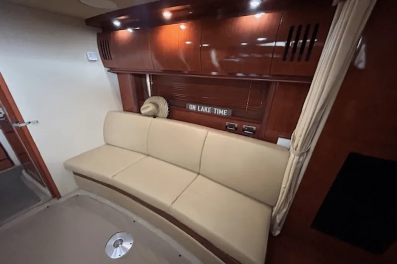 Slide: The Image of Sea Ray 38 Sundancer 2006 - 13