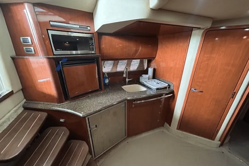 Slide: The Image of Sea Ray 38 Sundancer 2006 - 14