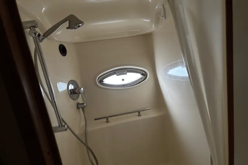 Slide: The Image of Sea Ray 38 Sundancer 2006 - 16