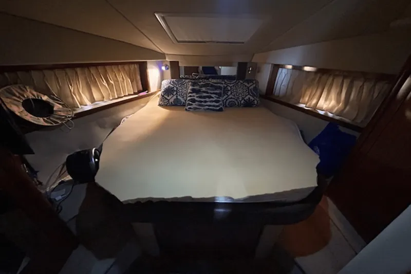 Slide: The Image of Sea Ray 38 Sundancer 2006 - 17