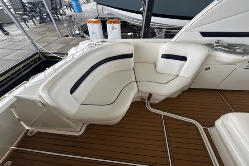 Slide: The Image of Sea Ray 38 Sundancer 2006 - 7