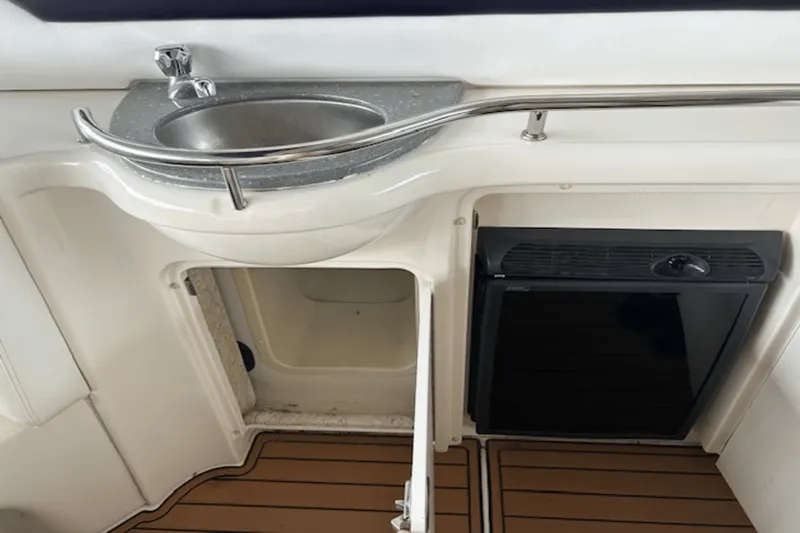 Slide: The Image of Sea Ray 38 Sundancer 2006 - 9